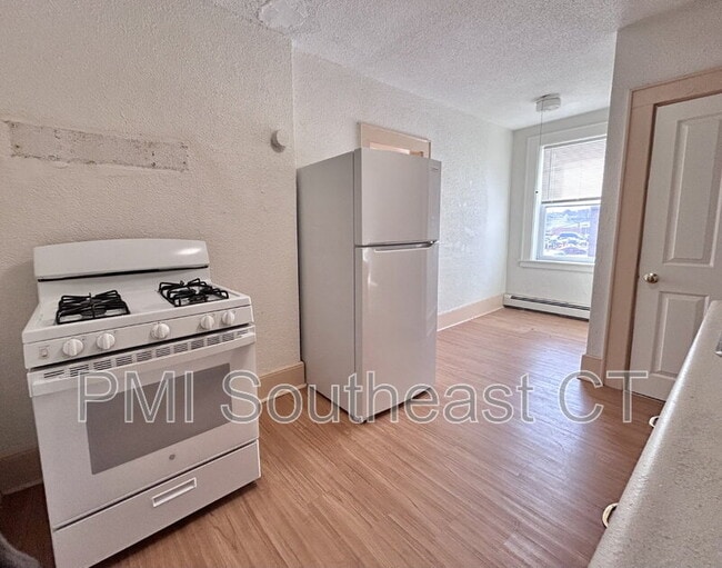 92 Truman St unit 8, New London, CT 06320 - photo 6