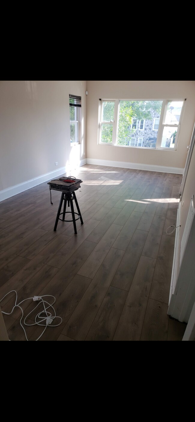 5410 W Wrightwood Ave unit Wrightwood unit 2, Chicago, IL 60639 - photo 3