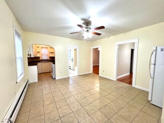 36 Ferncliff Ave Unit 1R, North Providence, RI 02911