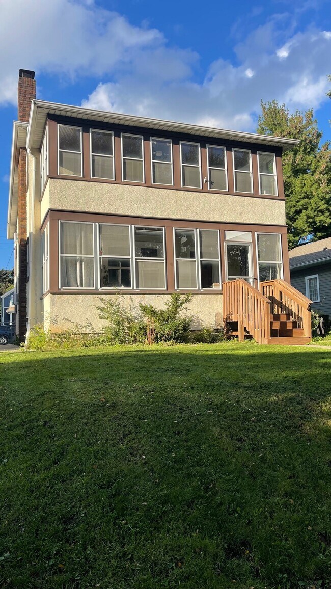 1693 Watson Ave Unit 2, Saint Paul, MN 55116