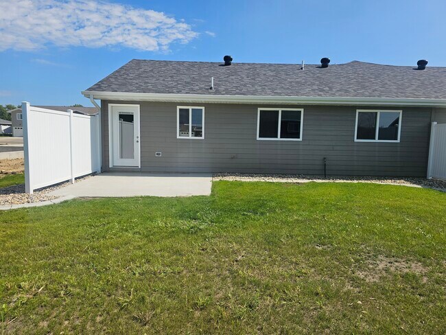 1623 3rd St NW, Watertown, SD 57201 - photo 2