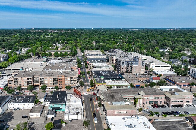 50th & France is the premier shopping and dining destination in Edina.