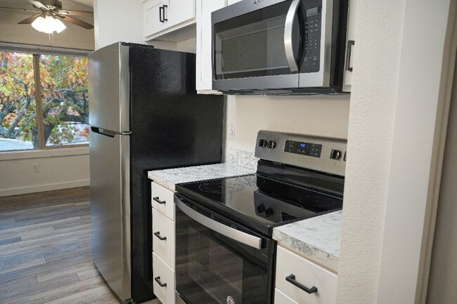 1234 NE 27th St, McMinnville, OR 97128 - photo 5