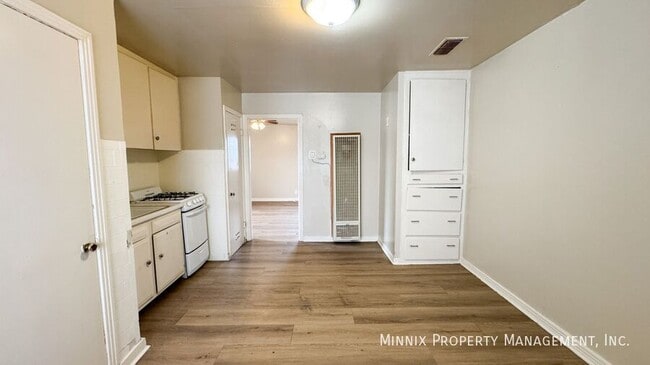 2520 41st St unit B, Lubbock, TX 79413 - photo 4