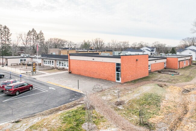 Hand in Hand Christian Montessori minority student enrollment is 10.3%.