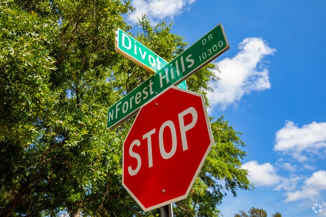 Forest Hills has street signage with golf terms in the neighborhood.