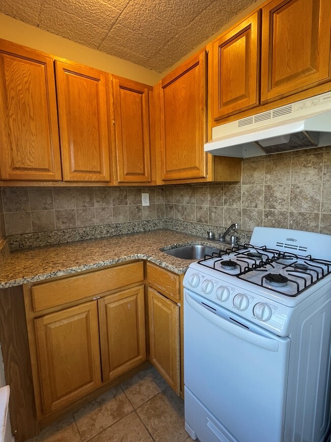100 Polifly Rd, Hackensack, NJ 07601