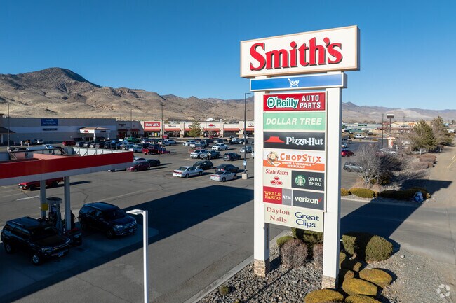 Smith’s in Dayton offers convenient shopping with stunning mountain views.