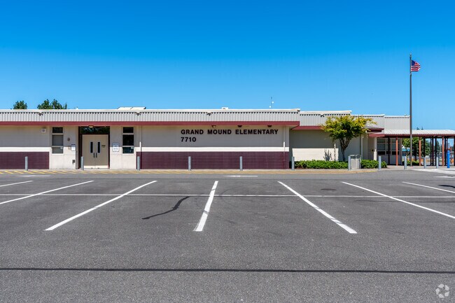 Grand Mound Elementary School has a student-teacher ratio of 16:1.