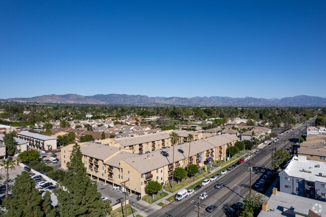 Northridge Gardens Apartments, Northridge, CA 91325 - photo 4