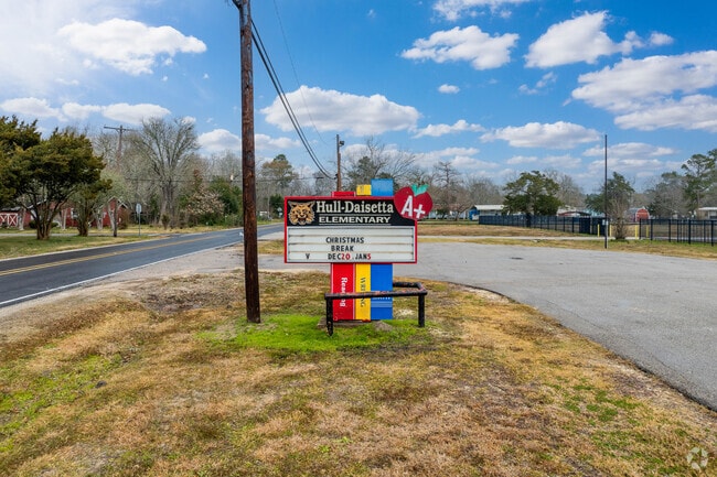 Hull-Daisetta Elementary is located in northern Daisetta, Texas.