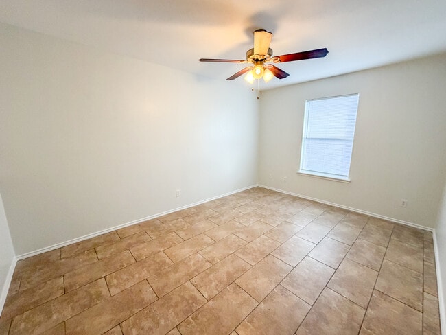 709 Sonesta Dr unit D, Harlingen, TX 78550 - photo 5