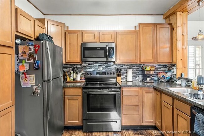 531 E Chestnut St unit 2, Jeffersonville, IN 47130 - photo 5