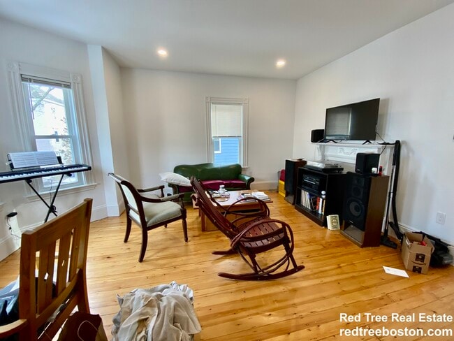 39 Goldsmith St unit 2, Jamaica Plain, MA 02130 - photo 4