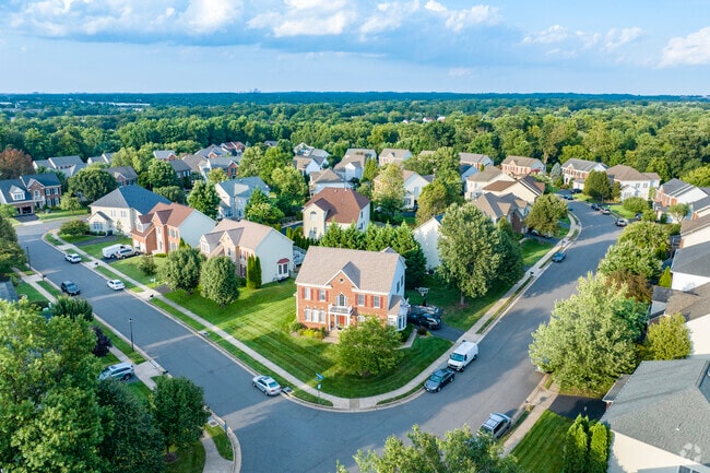 Centreville has elegantly laid out neighborhoods.