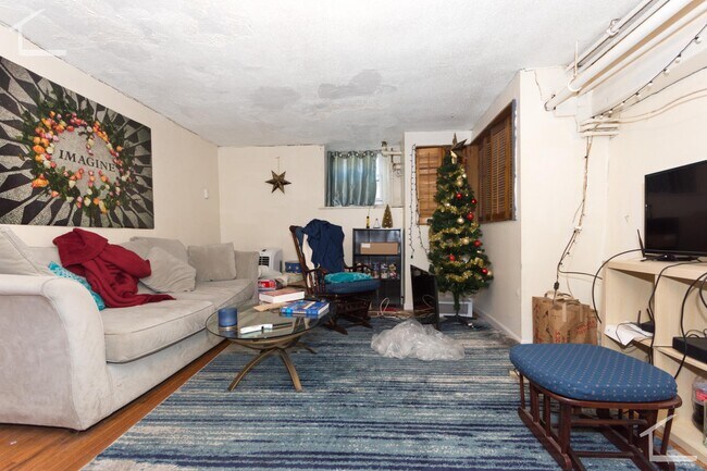 76 Egmont St unit 5, Brookline, MA 02446 - photo 2