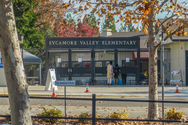 Sycamore Valley Elementary School has after school daycare programs.