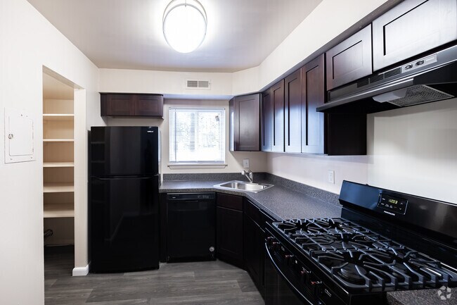 Fox Rest, Richmond, VA 23228 - photo 2