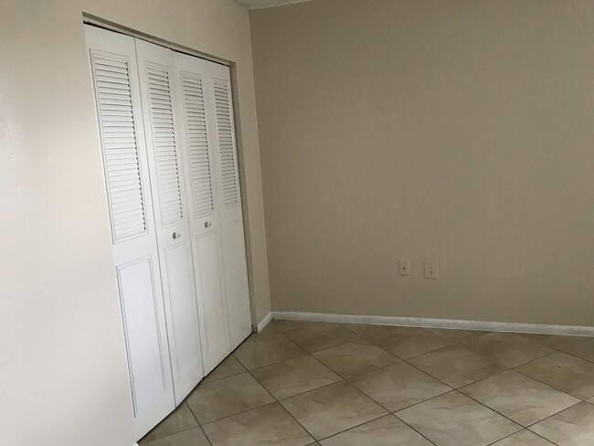 6280 NW 186th St unit 310, Hialeah, FL 33015 - photo 4