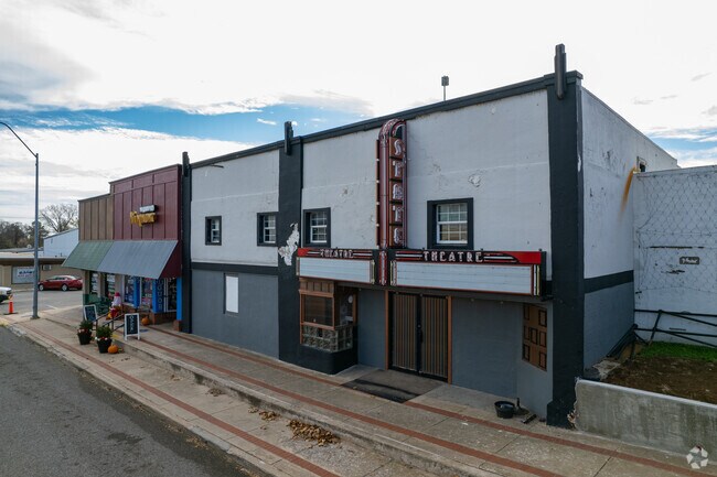 Downtown Harrah has a wide variety of retail outlets for residents to visit.