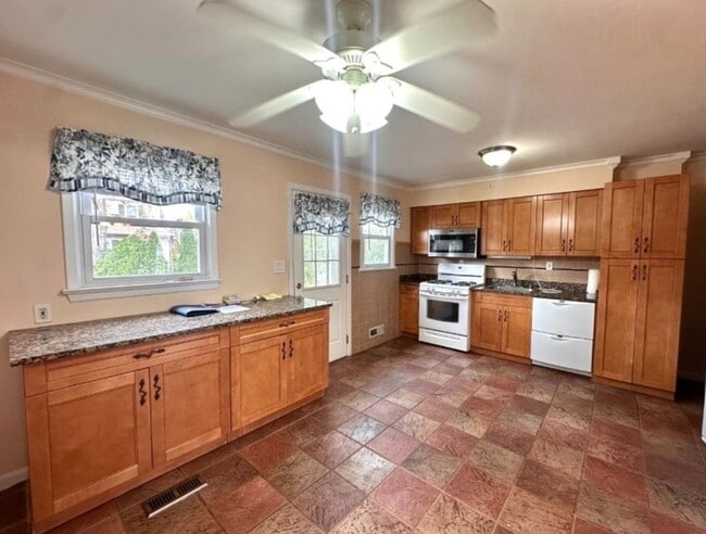 228 S 16th Ave, Manville, NJ 08835 - photo 4