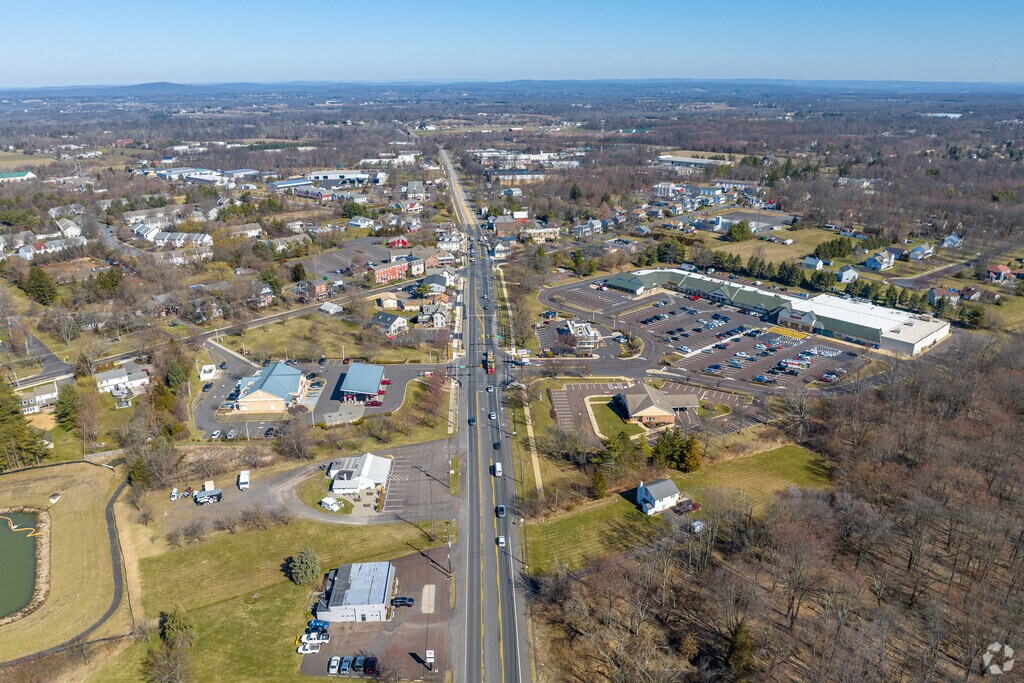Meandering roads course through the Plumstead landscape.