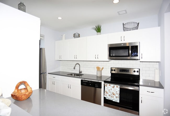 412 Bronx River, Yonkers, NY 10704 - photo 5