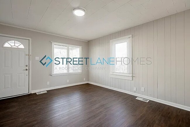 723 3rd St, Shelbyville, IN 46176 - photo 2