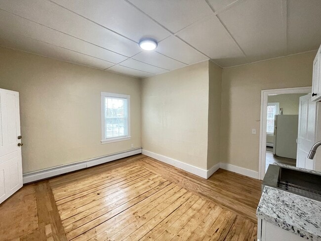 13 Spring St unit 2, Newmarket, NH 03857 - photo 3
