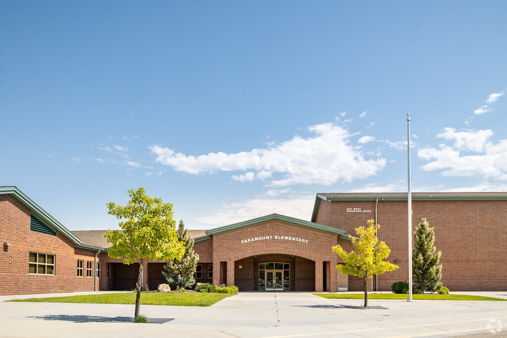 Main entrance at Paramount Elementary School.