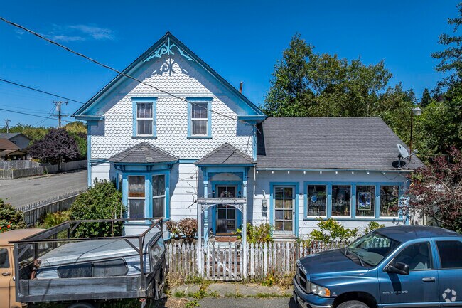 There are a few Victorian style homes in Fields Landing.