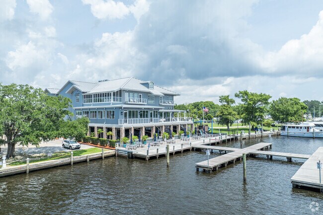 Tchefuncte’s Restaurant offers fine dining with locally sourced cuisine and sweeping views of the Tchefuncte River.