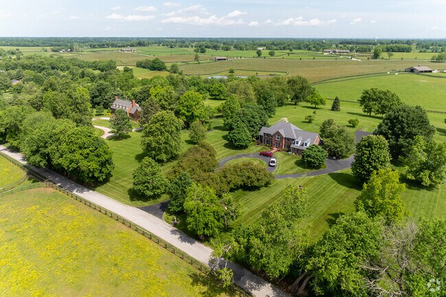 The average home in Bonita is roughly 4,921 square feet.