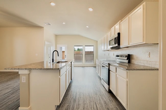 12005 Justice Ave, Lubbock, TX 79424 - photo 6