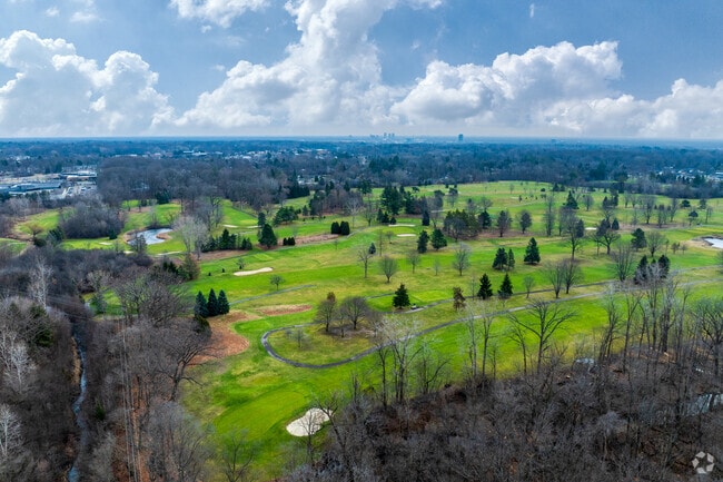 Glen Oaks Golf Course is a 18-hole, par 70 public course in Farmington Hills.