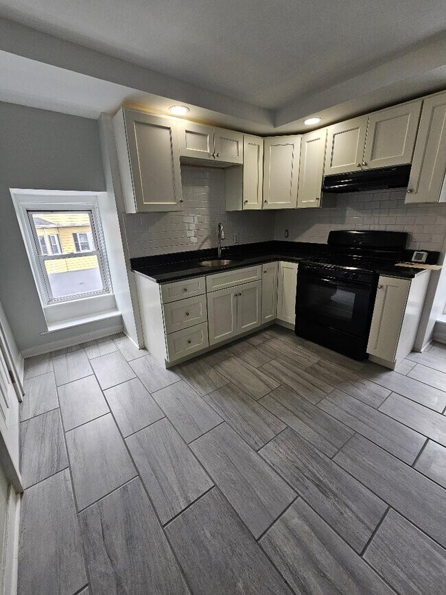 335 President Ave Unit 3, Fall River, MA 02720
