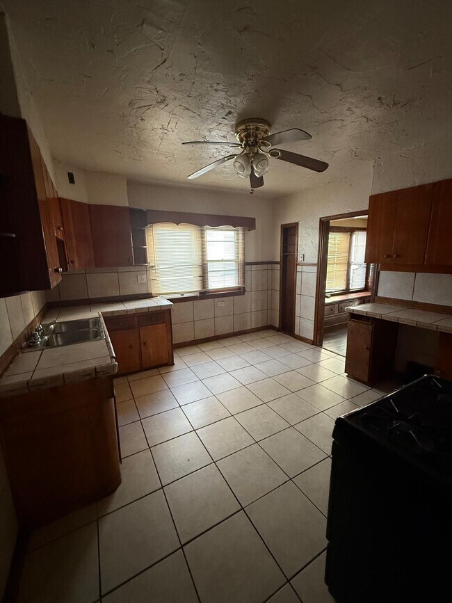 11317 Nelson Ave unit Downstairs, Cleveland, OH 44105 - photo 7