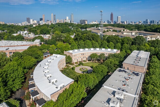Inman Village Gardens Park townhomes exist between the greenery of Inman Park so gorgeous.
