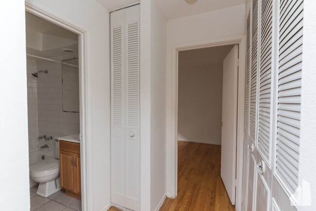 6830 N Sheridan Rd unit 269, Chicago, IL 60626 - photo 7