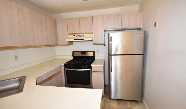 57 Tanglewood Ct unit Not Applicable, Monmouth Junction, NJ 08852 - photo 4