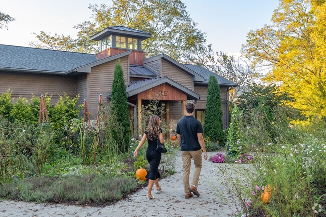 For a romantic night out in Benner, couples can go to the farm to table restaurant RE Farm Cafe.