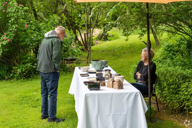 Take a stroll through Ashford during the Art & Garden Tour and uncover hidden treasures.