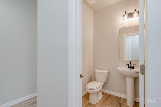 898 N Mirror Creek Way, Meridian, ID 83642 - photo 6