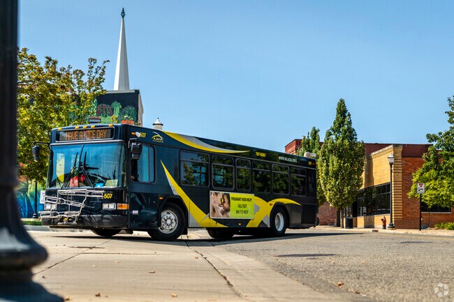 Public transit via JATA connects Cascades to downtown Jackson and nearby spots.