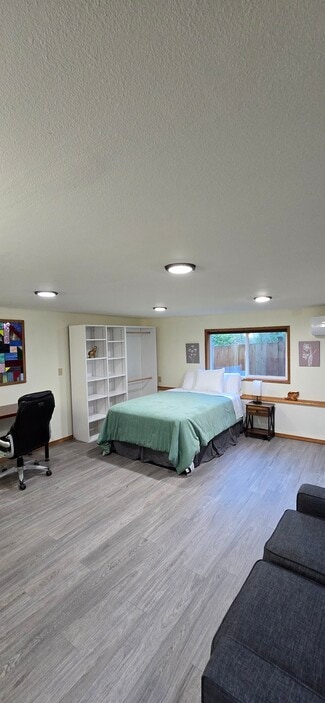 713 5th St Unit 2 Studio, Mukilteo, WA 98275