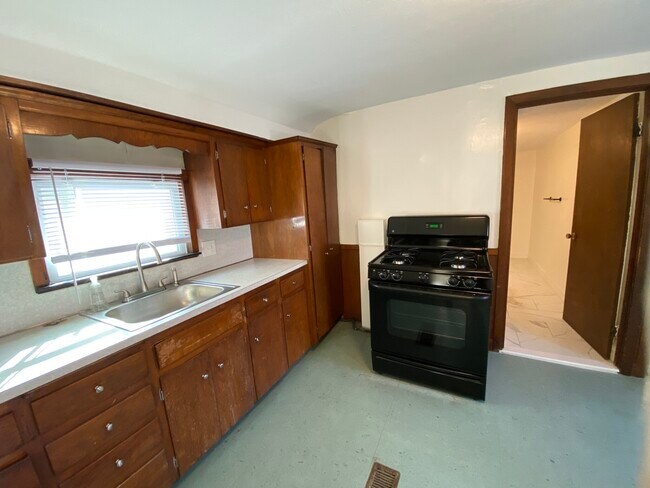 7 Court St unit 1, Woburn, MA 01801 - photo 4