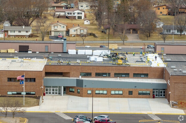 South Middle School has a student-teacher ratio of 10 to 1 according to Niche.