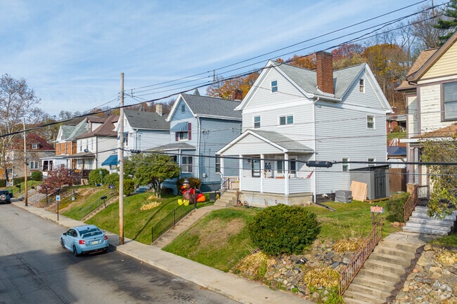 American Foursquare homes are common in Freedom, Pennsylvania.