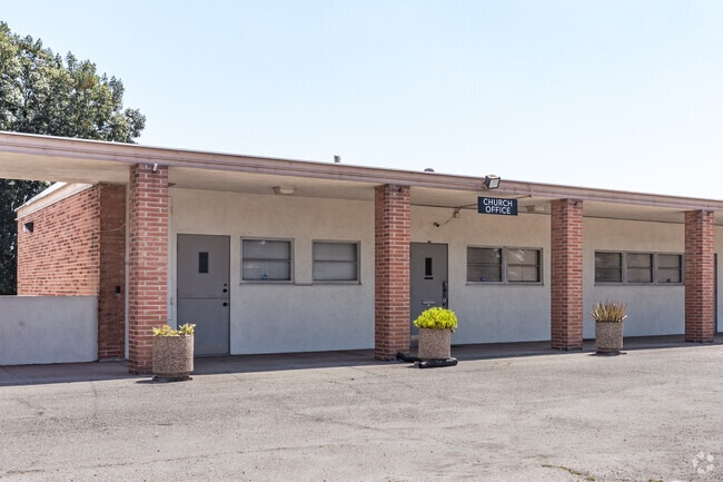 Veritas Academy of Fullerton offers Kindergarten through grade twelve curriculum.