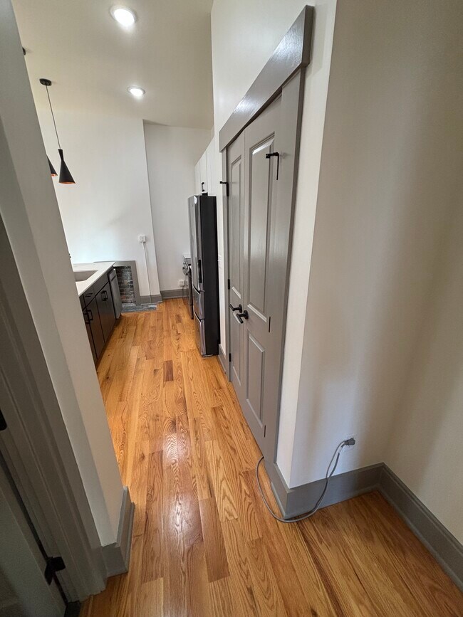 1725 Elm St, Cincinnati, OH 45202 - photo 5